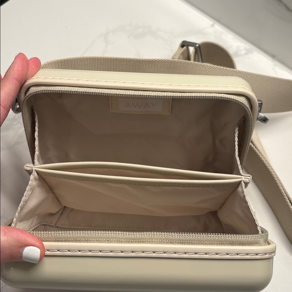 AWAY Mini crossbody - Picture 4 of 7
